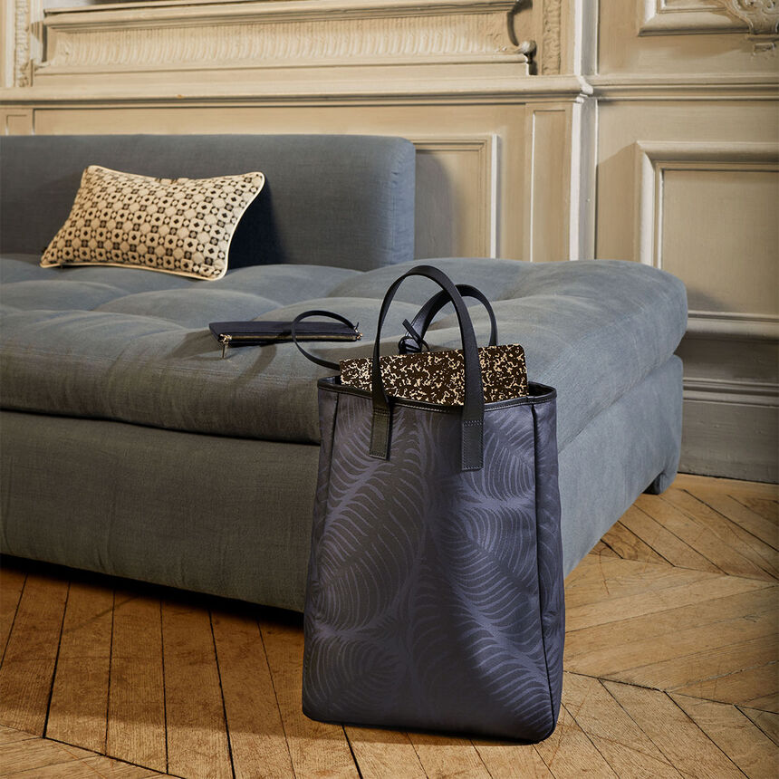 Cabas port&eacute; main Palme Bleu  100% coton Enduction 80% acrylique / 20% polyur&eacute;thane . Garniture : Cuir de Bovin, , hi-res image number 4