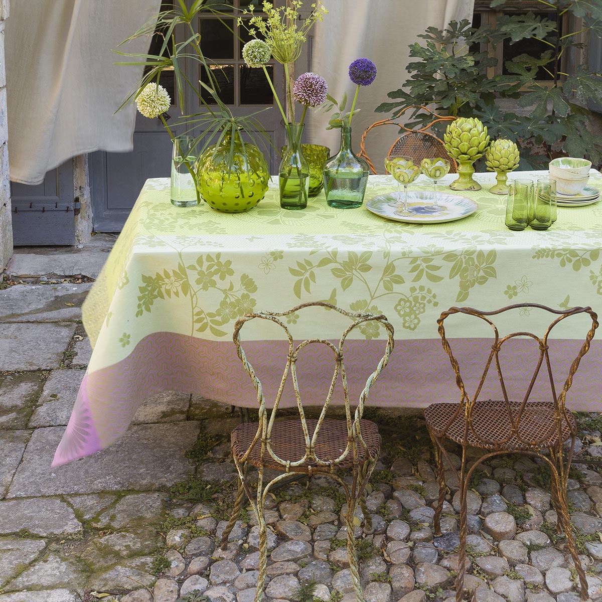 Nappe fleurs de kyoto - cerise Le Jacquard Français - Home et Jardin